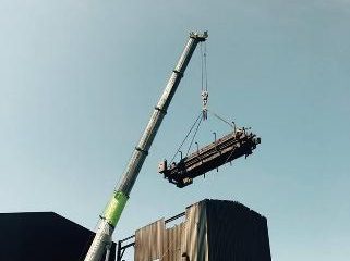 Filter press lifted by mobile crane