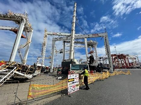 RTG crane dismantling on the quay
